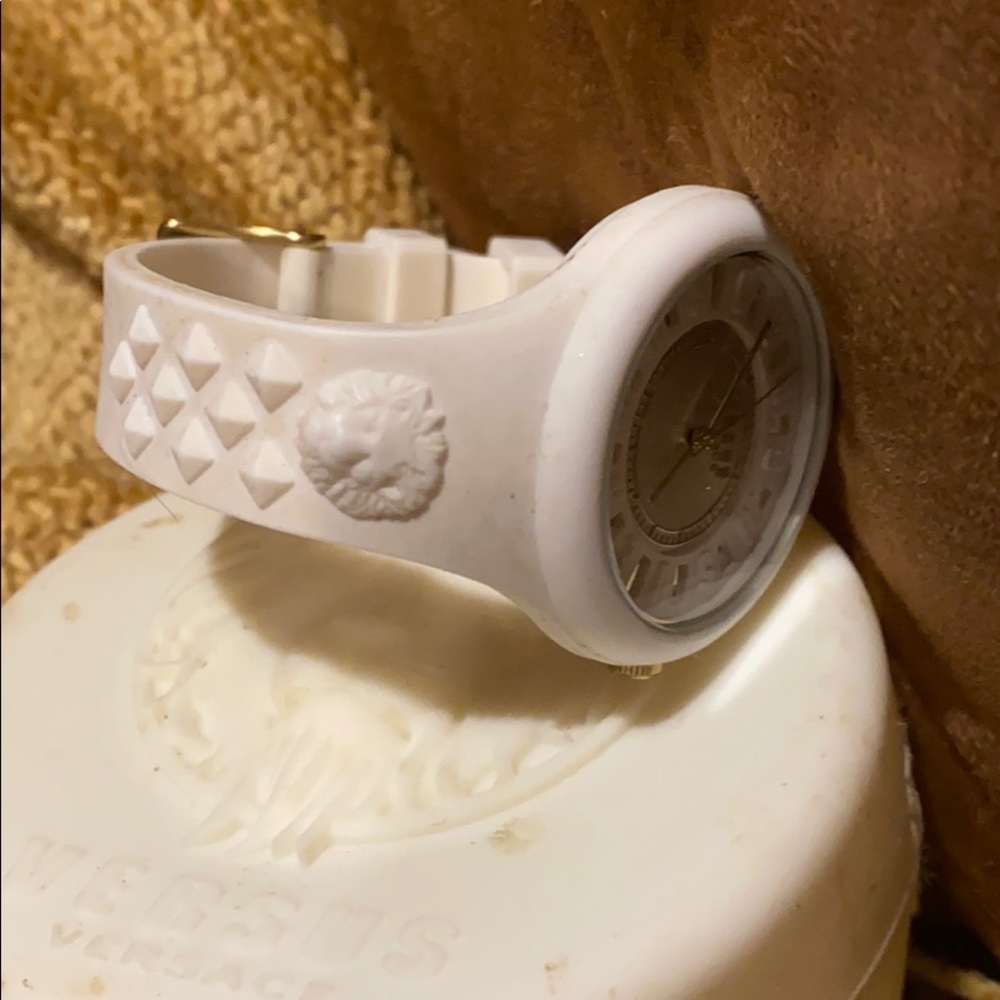Versace watch - Picture 3 of 3